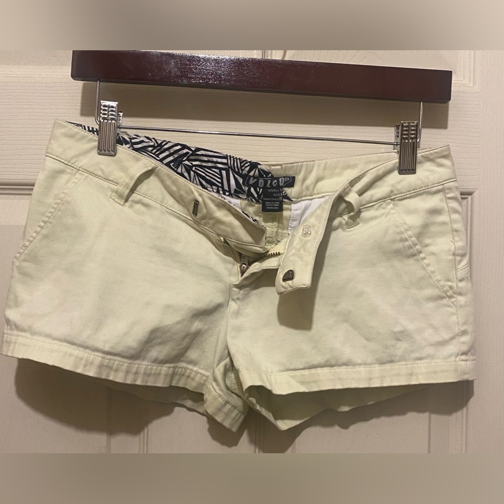 Ladies Volcom Shorts GUC Yellow size 1 / 25
